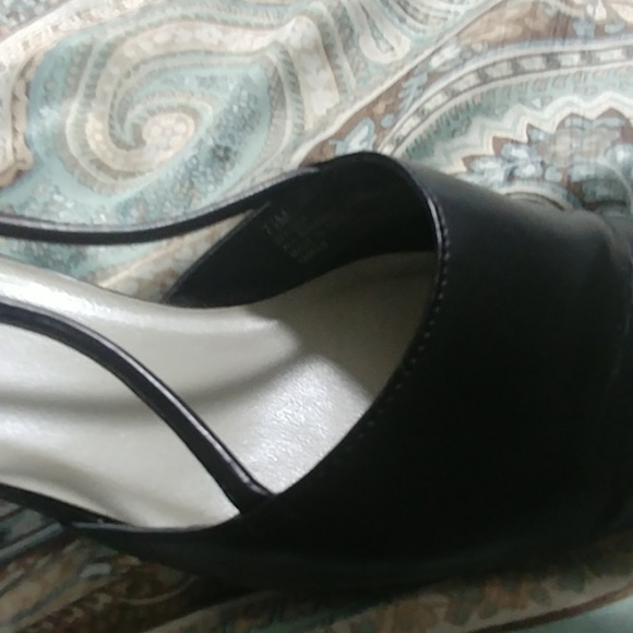 Ladies 9 2 5 black heels - Picture 5 of 5